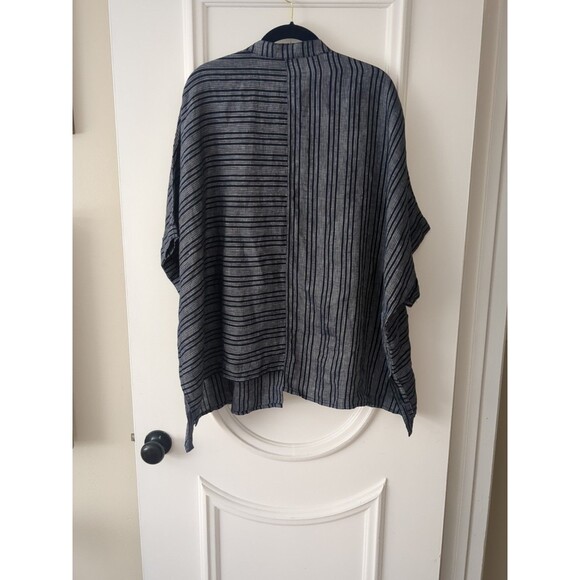 Cheyenne Elegant Black Tunic Top with Striped Pattern and Relaxed Fit - Picture 7 of 12